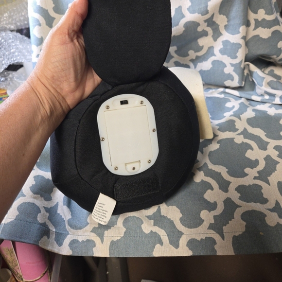 Hallmark Tremblin Toads Animated Singing Shaking Halloween Stew Frogs Plush - Picture 4 of 5